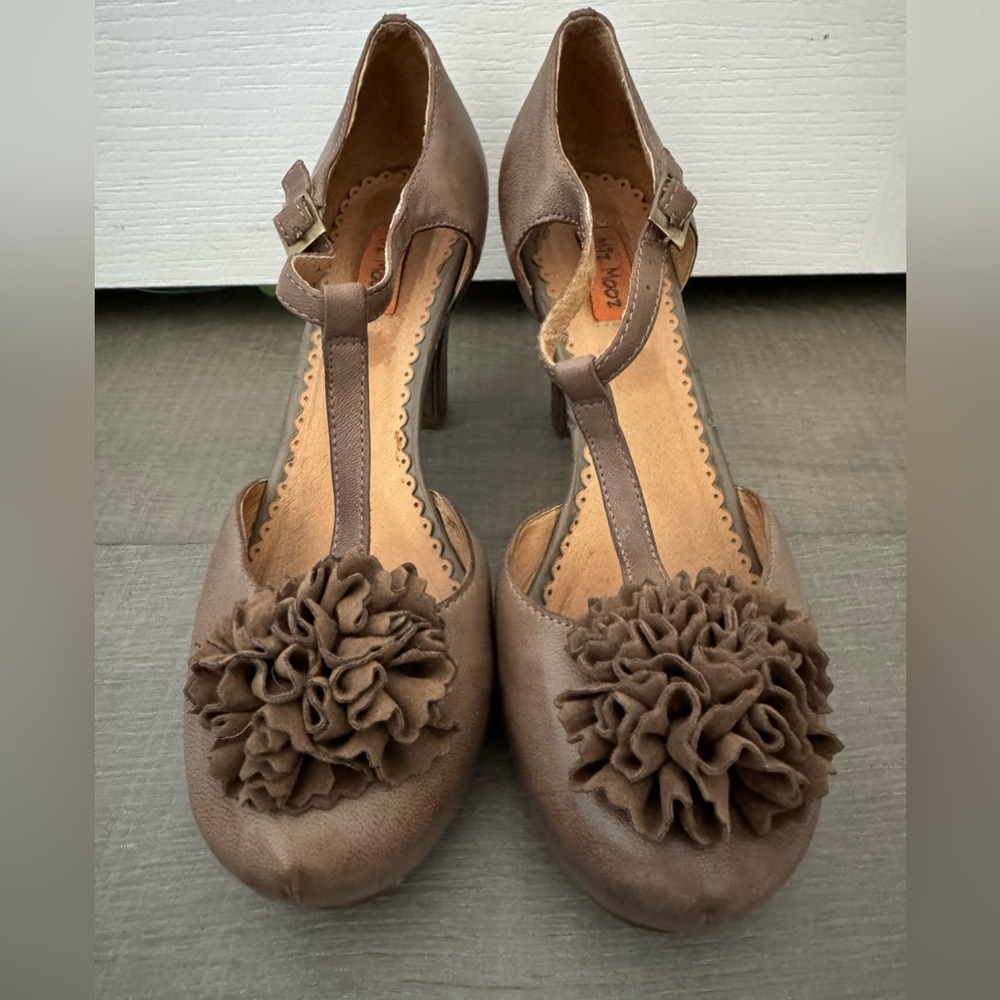 Miz Moo Women's Taupe Lacey T-Strap Pump with Leather Flower Size 7.5